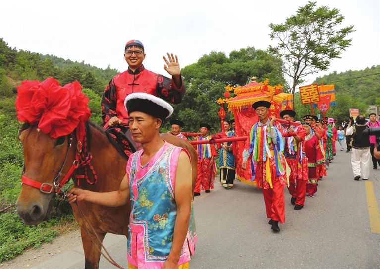 喇叭沟门农家院“满族文化旅游节”在白桦林开幕