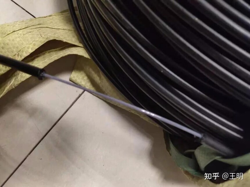 光缆外皮质量鉴别_菲尼特中心束管式光缆GYXTW-8A_室外光缆质量