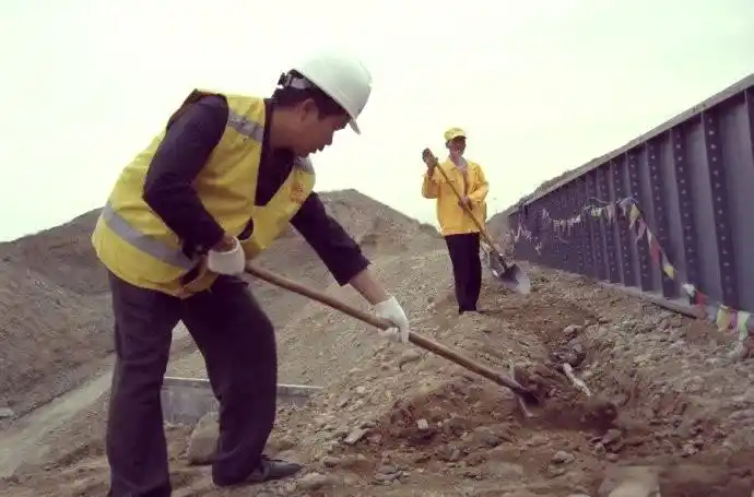 地埋光缆施工_沟槽挖掘与处理_直埋光缆施工流程详解