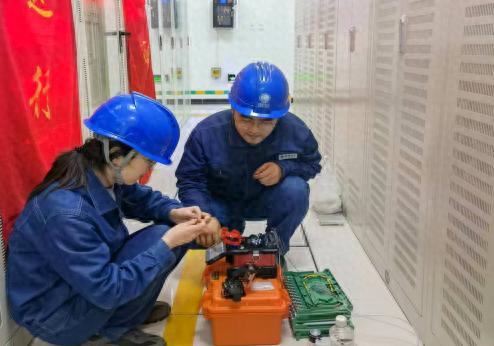 opgw����ά��_330ǧ��ë����糡OPGW������������_�����������繫˾���ֻ�ͨ�Ų�