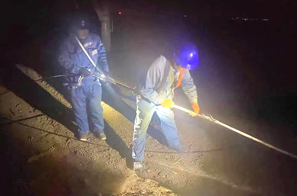 电力光缆_通信应急抢修人员_220千伏兴里线ADSS光缆更换