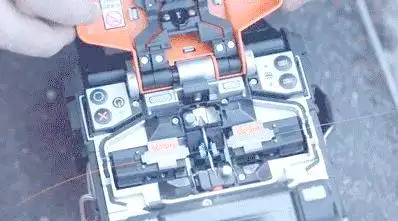 室内光缆铺设_光缆处理与熔接_光纤入户过程