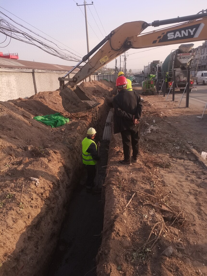 河北正定热雪奇迹 中国电信石家庄分公司 光缆迁改_室内光缆铺设