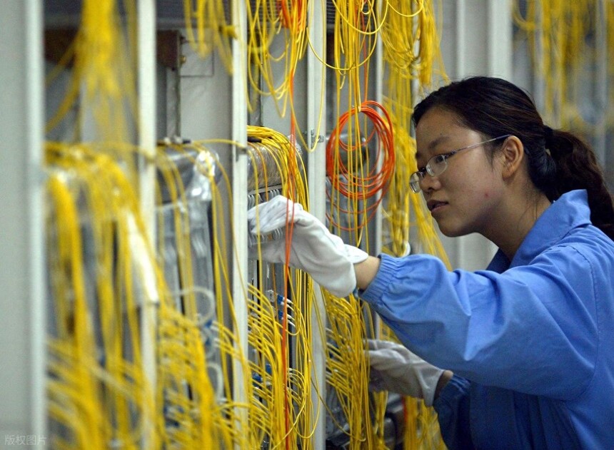 光纤涨价原因_室内光缆行业动态_AI数据中心光纤需求