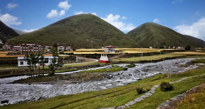 旅游景点 四川省 新都桥 新都桥是川西康定一个镇的名称,海拔3000多米