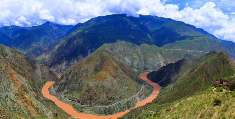 旅游景点 四川省 得荣县 得荣县,属四川省甘孜州,地处东经99°07