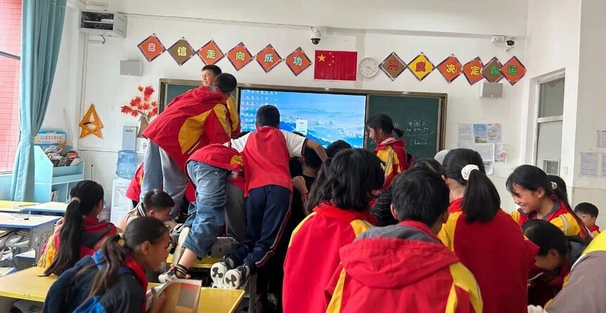 1760932045948611.jpg 0ff73e8b8d0b8ef652541392c05b9f3d.jpg